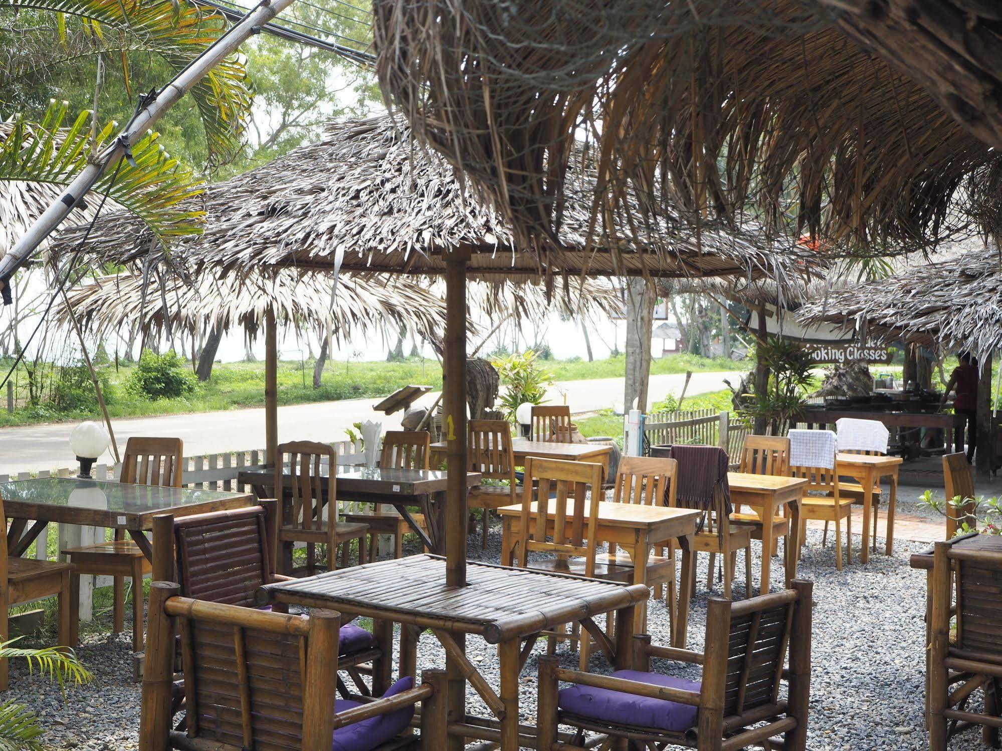 Euro Lanta White Rock Resort Ko Lanta Kültér fotó