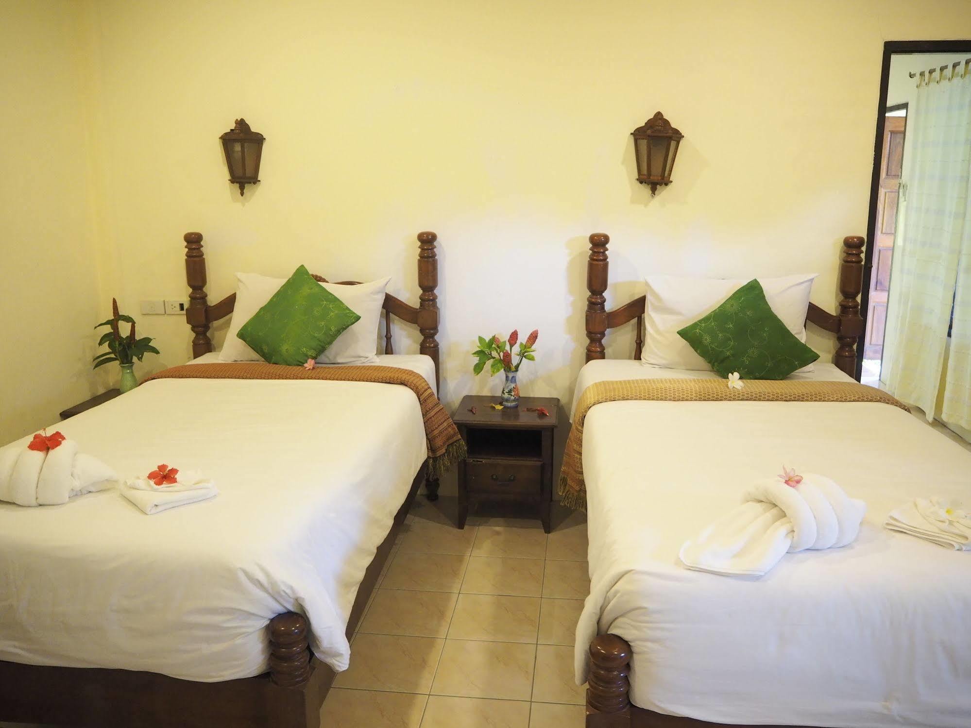 Euro Lanta White Rock Resort Ko Lanta Kültér fotó